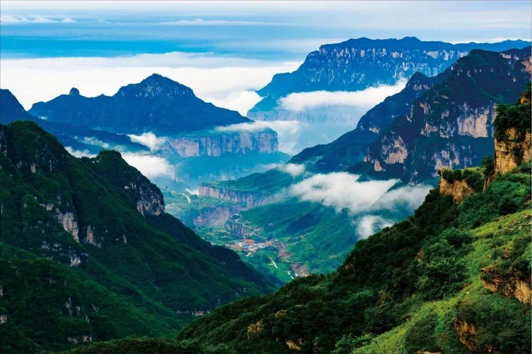 Shanxi in spring with blooming mountain flowers