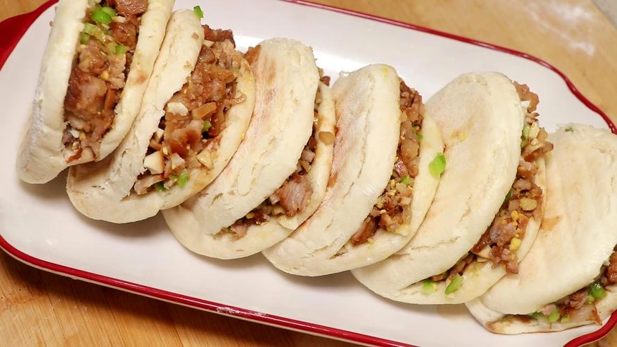 Roujiamo - Chinese hamburger with meat filling